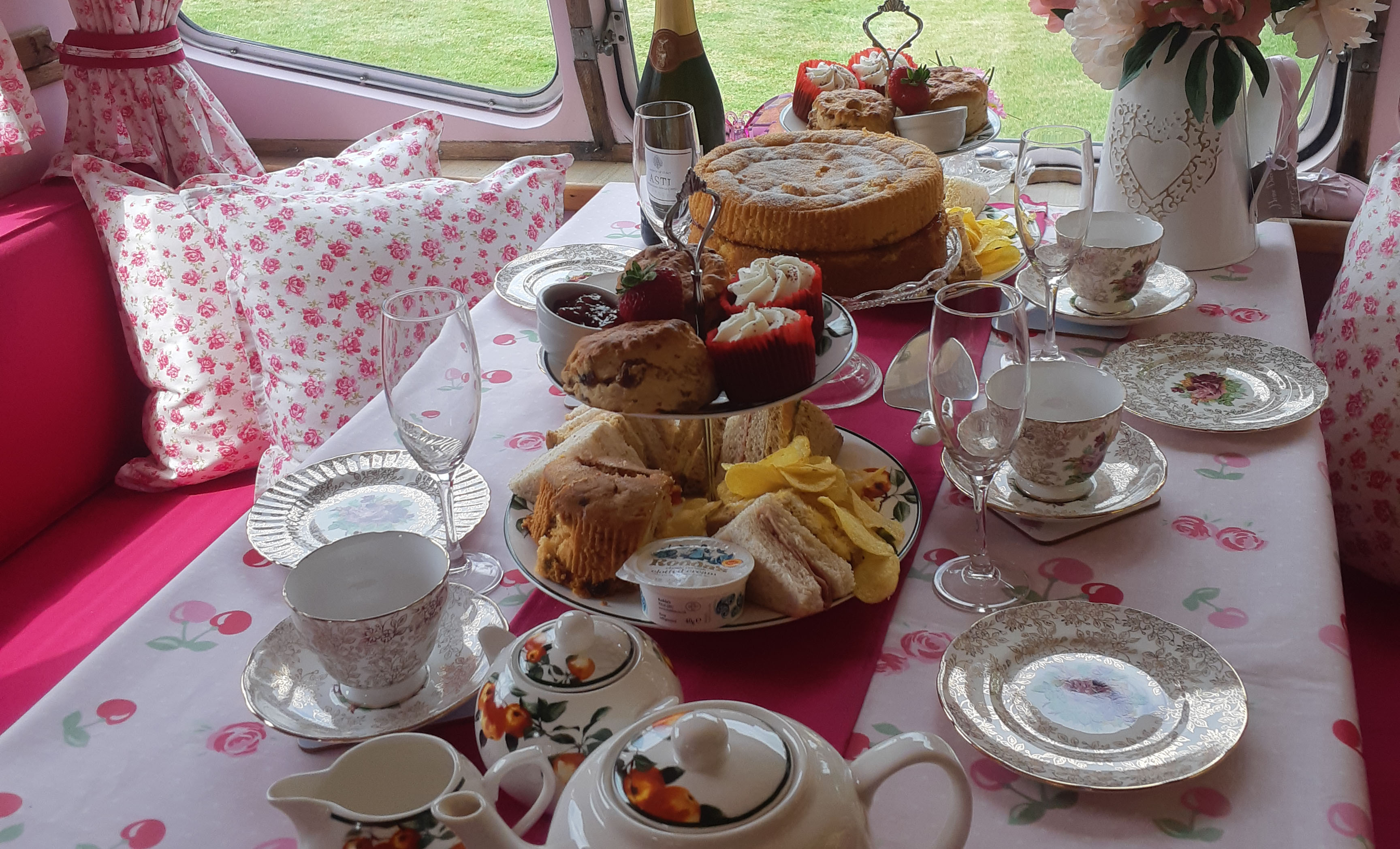 Romany Dreams, Gypsy Wagon, Bed and Breakfast Experience, Afternoon Tea, Kent