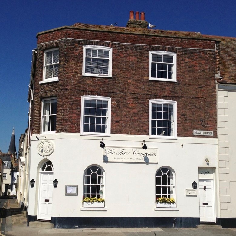 The Three Compasses, Deal 